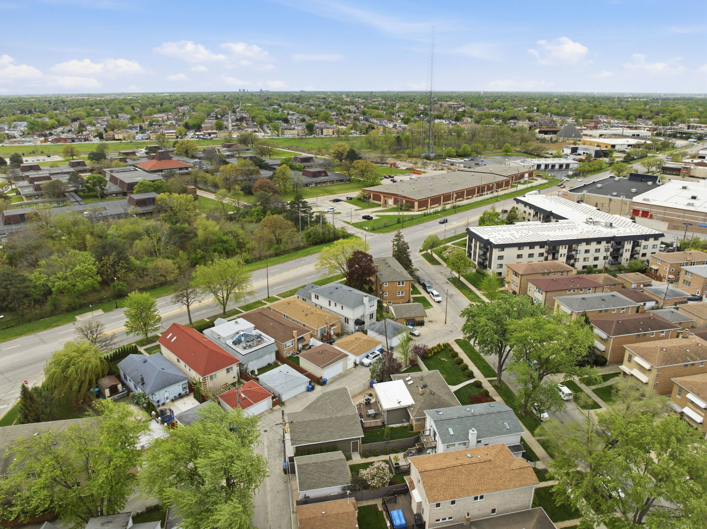 6916 W Forest Preserve Drive, Harwood Heights, IL 60706