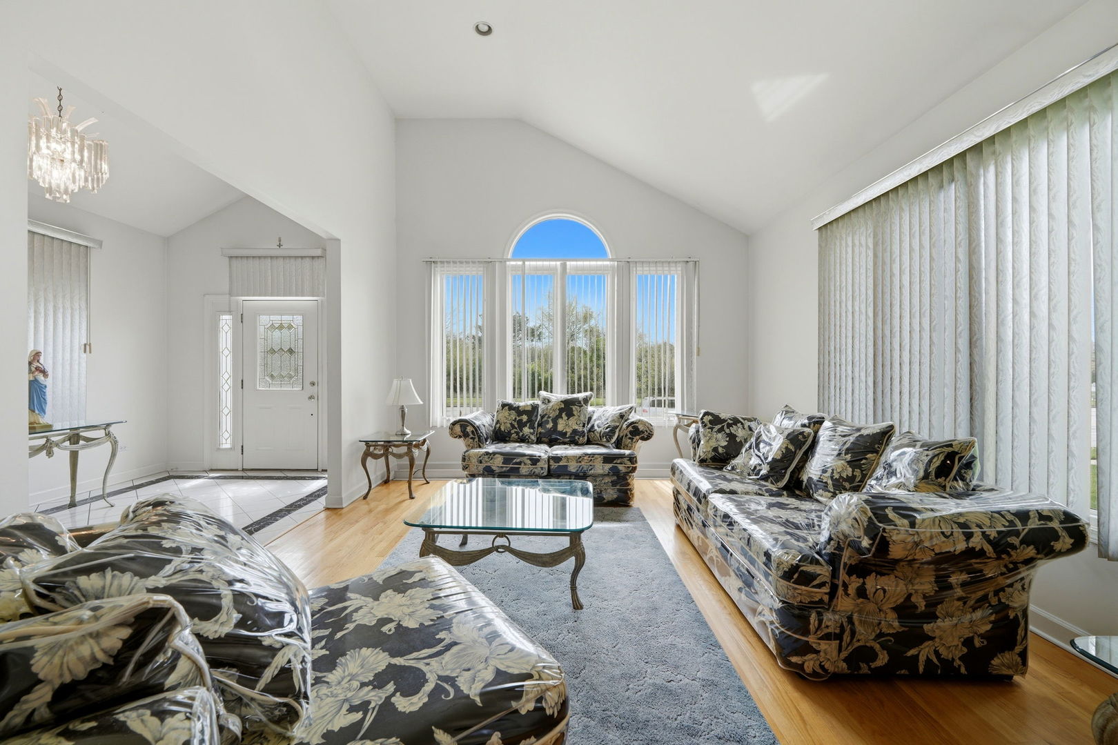 6916 W Forest Preserve Drive, Harwood Heights, IL 60706