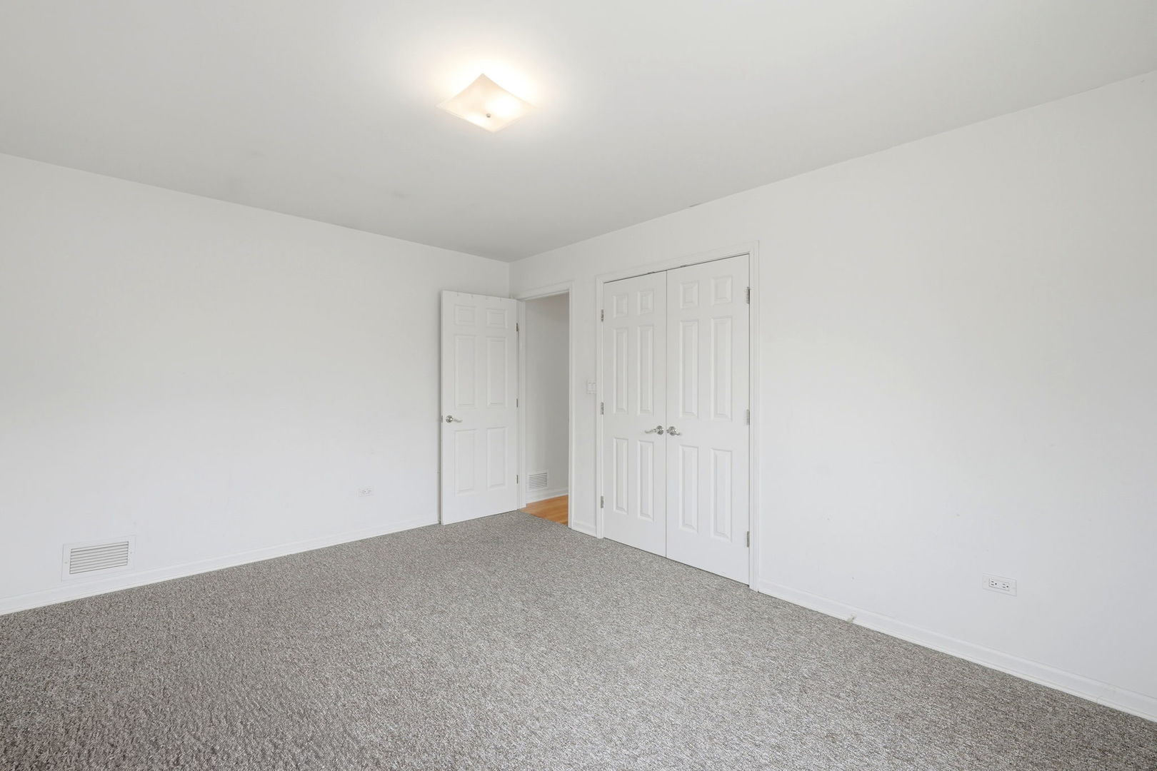 6916 W Forest Preserve Drive, Harwood Heights, IL 60706