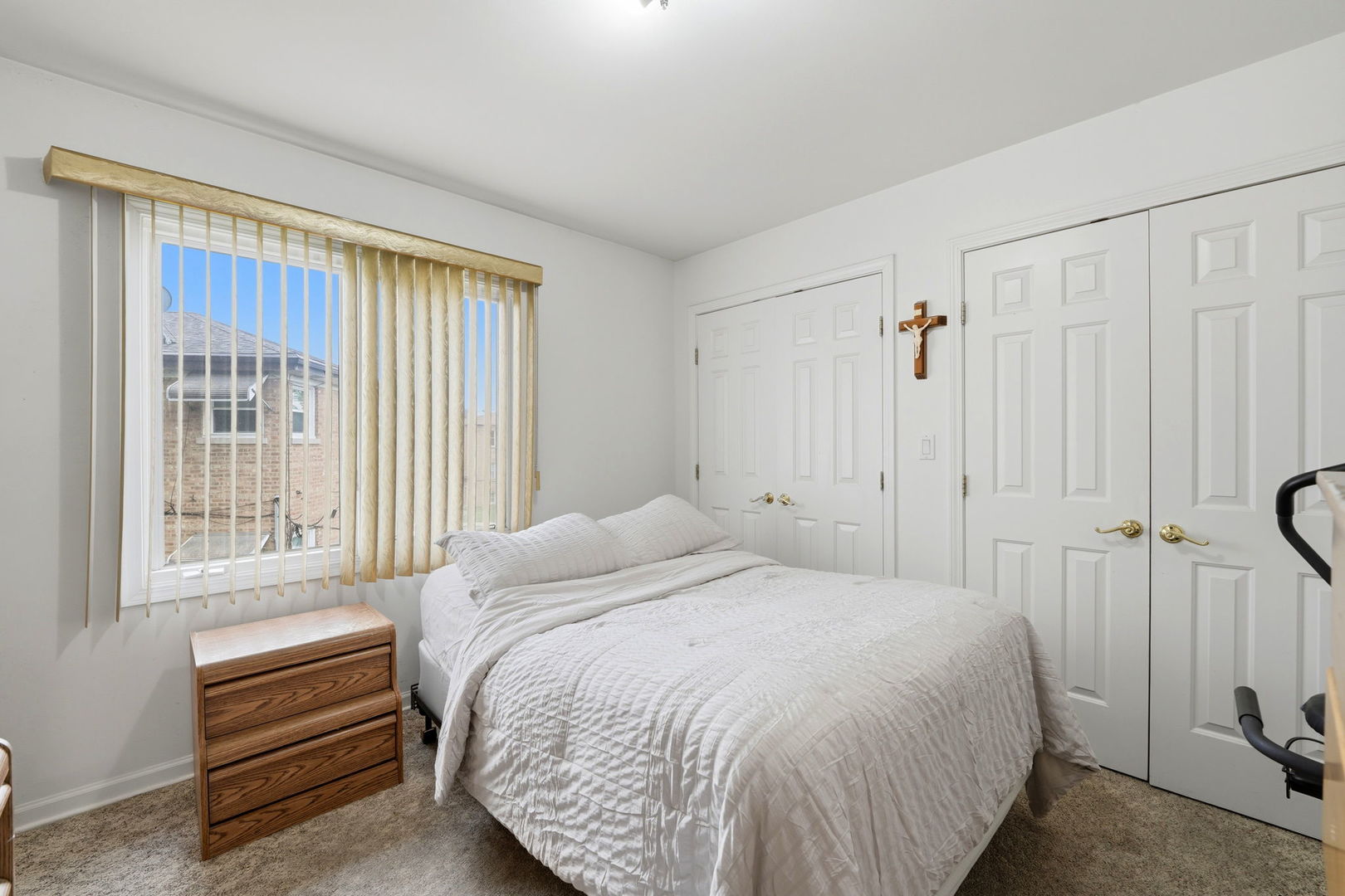 6916 W Forest Preserve Drive, Harwood Heights, IL 60706