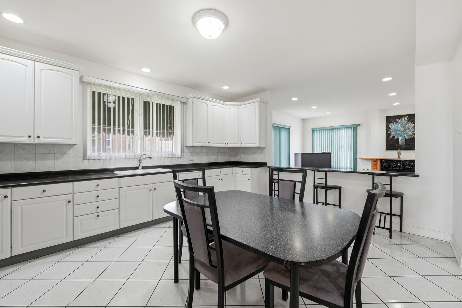 6916 W Forest Preserve Drive, Harwood Heights, IL 60706