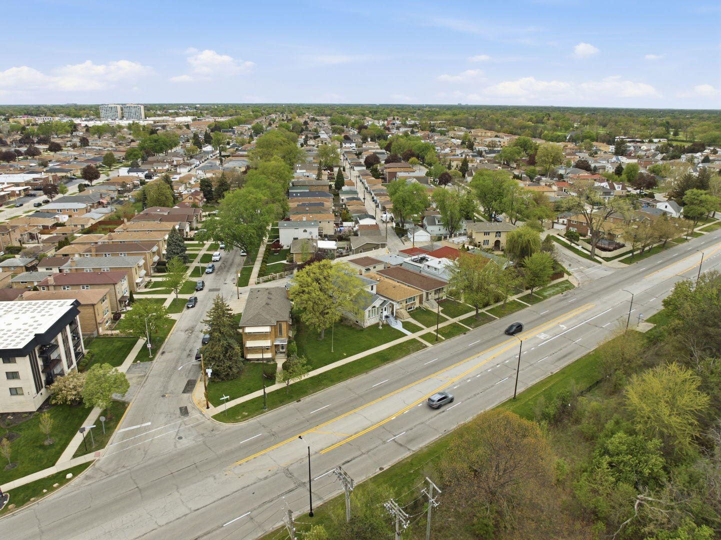 6916 W Forest Preserve Drive, Harwood Heights, IL 60706