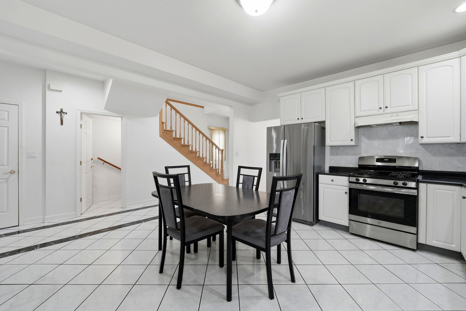 6916 W Forest Preserve Drive, Harwood Heights, IL 60706