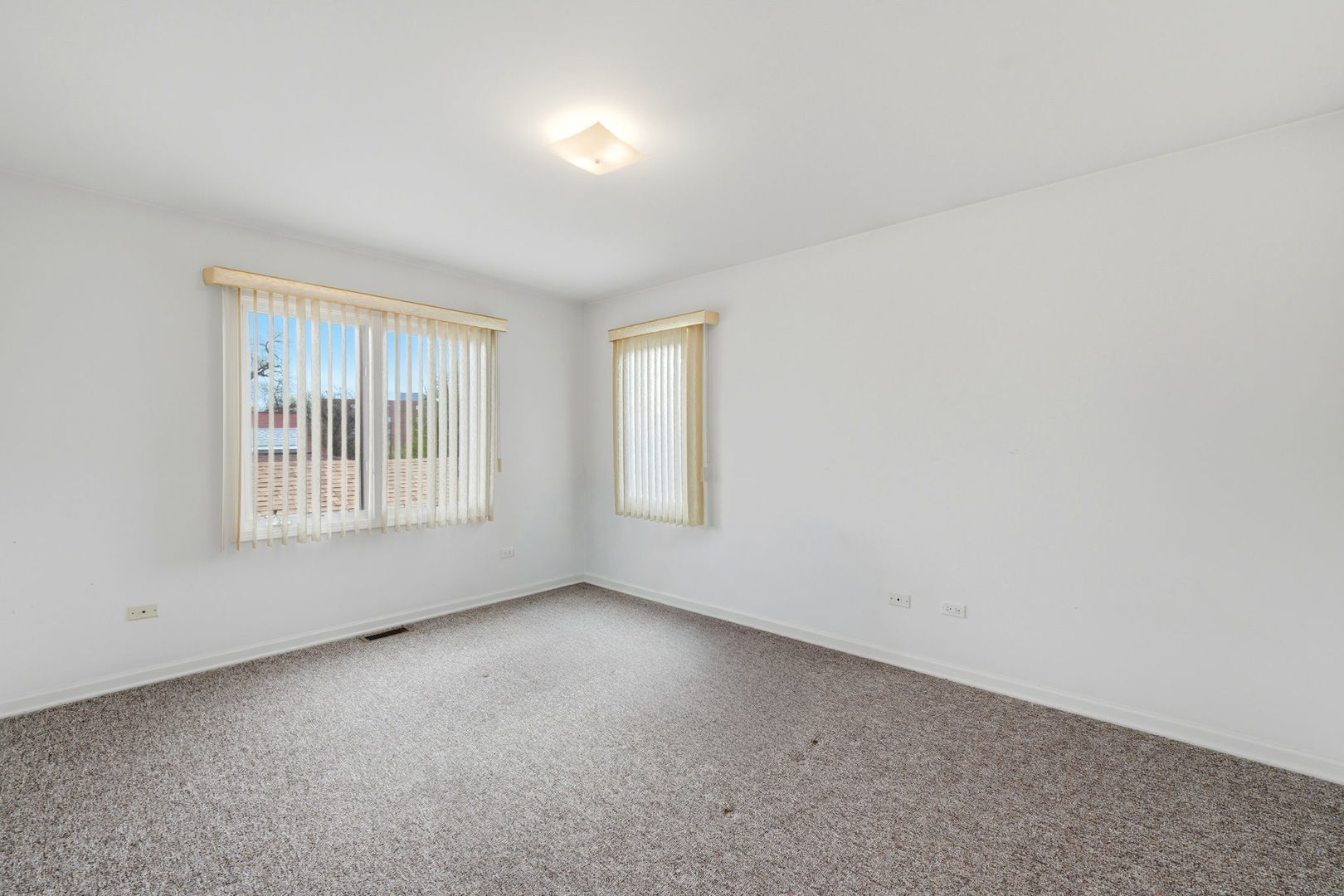 6916 W Forest Preserve Drive, Harwood Heights, IL 60706