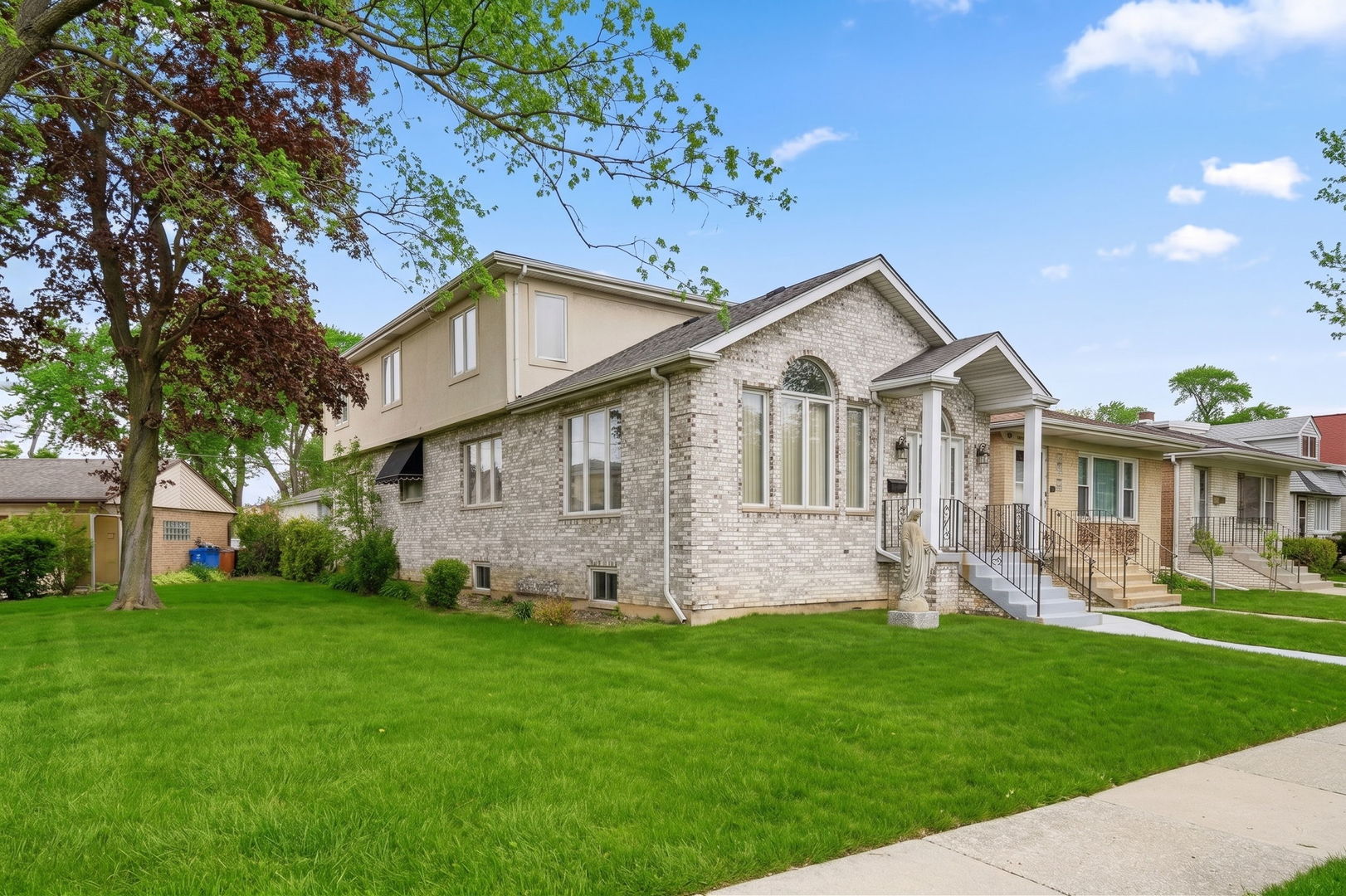 6916 W Forest Preserve Drive, Harwood Heights, IL 60706