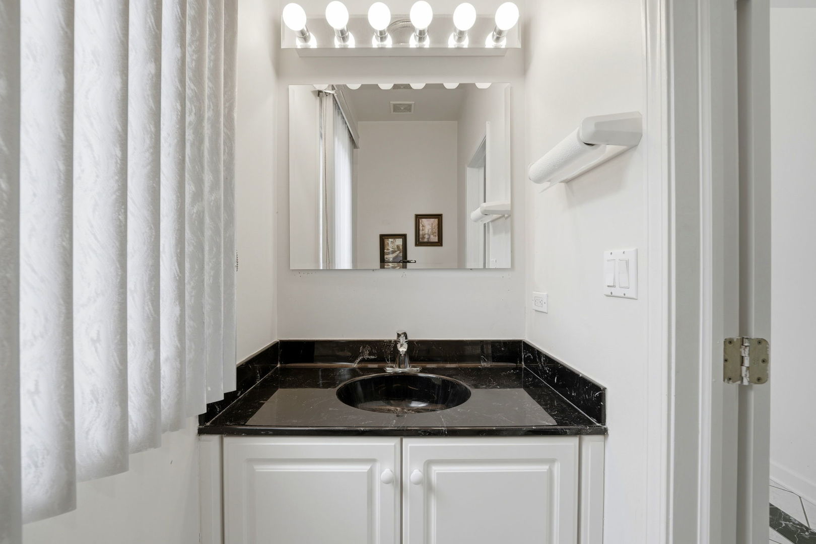 6916 W Forest Preserve Drive, Harwood Heights, IL 60706