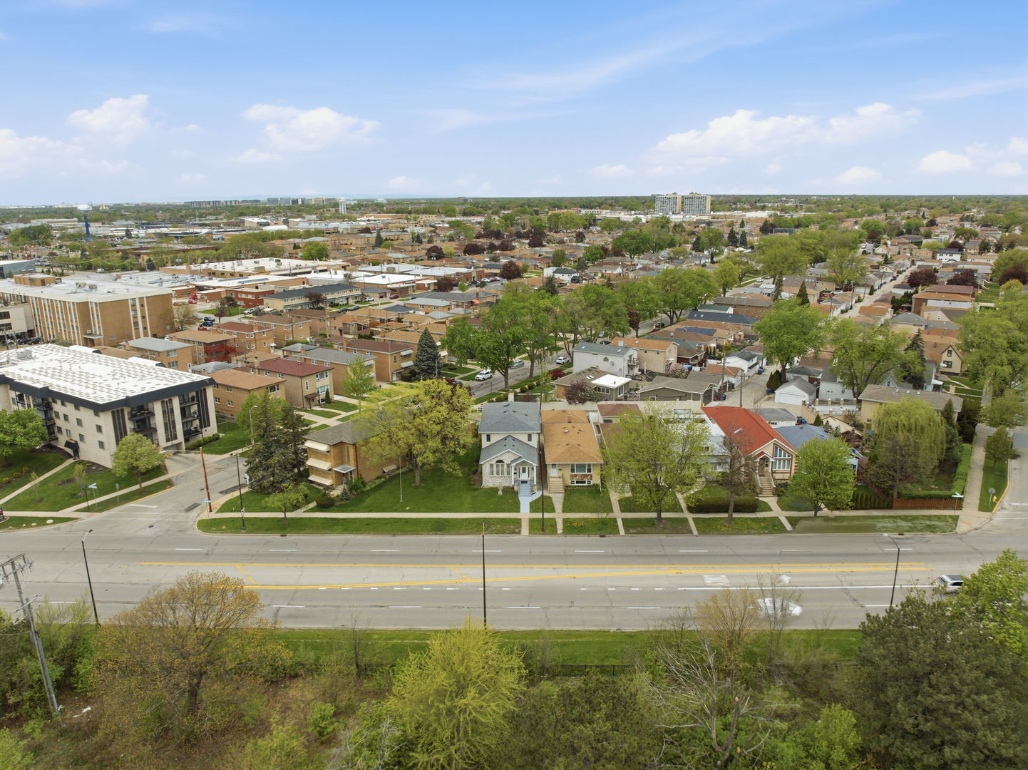 6916 W Forest Preserve Drive, Harwood Heights, IL 60706