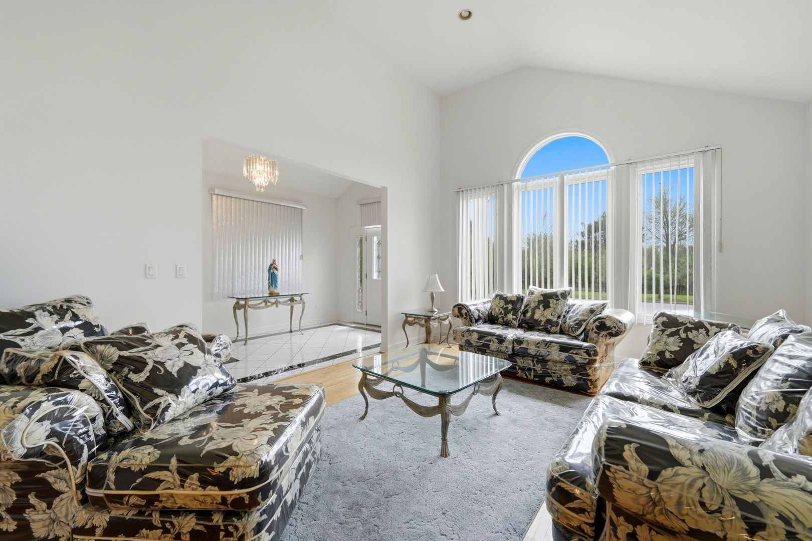 6916 W Forest Preserve Drive, Harwood Heights, IL 60706