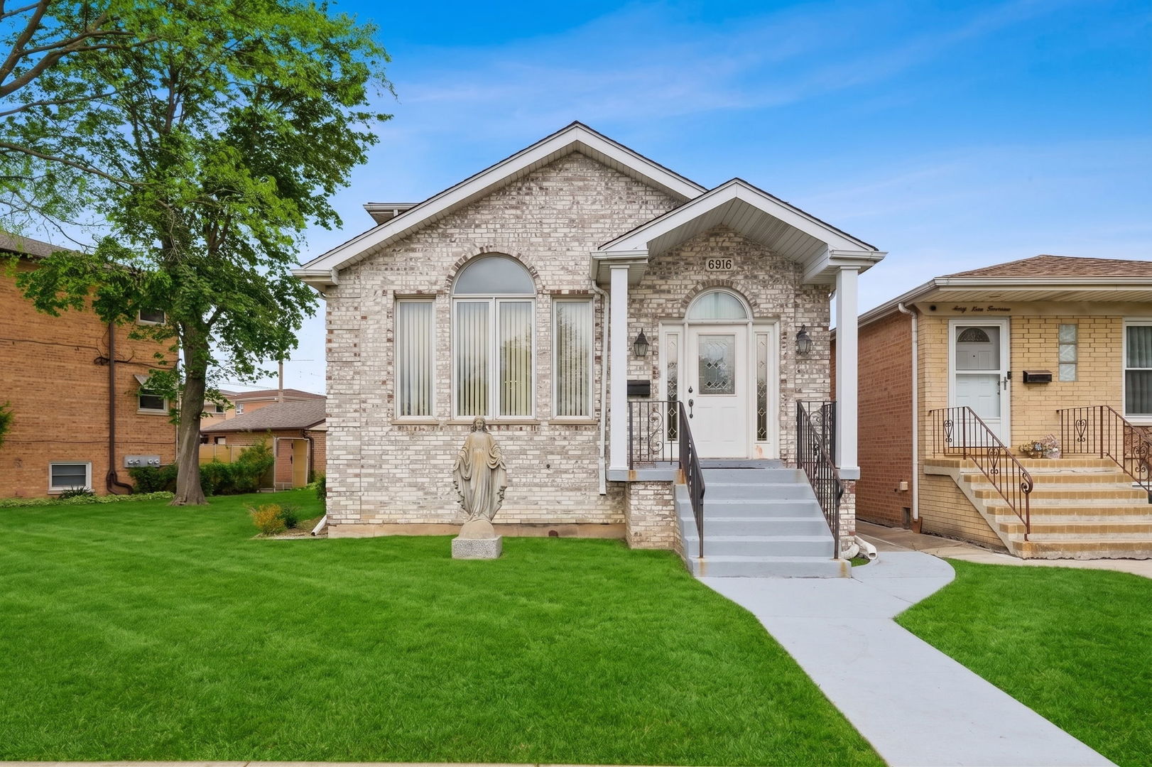 6916 W Forest Preserve Drive, Harwood Heights, IL 60706