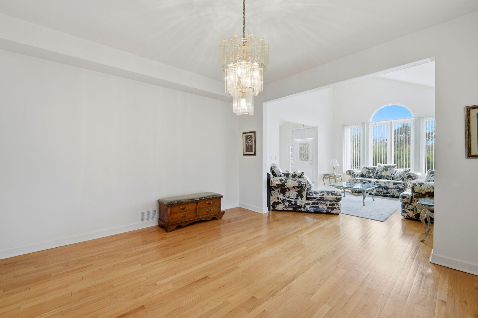 6916 W Forest Preserve Drive, Harwood Heights, IL 60706