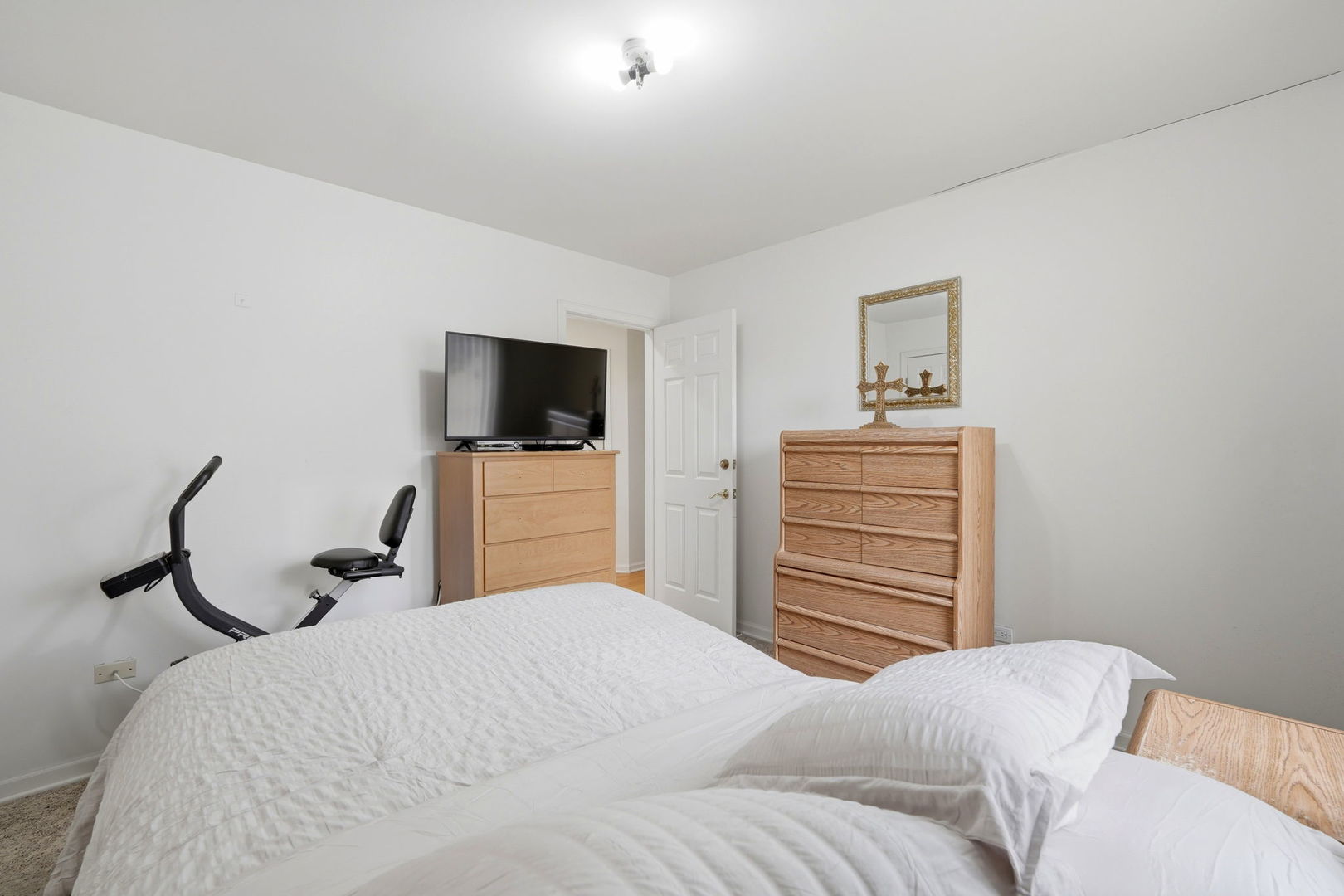 6916 W Forest Preserve Drive, Harwood Heights, IL 60706