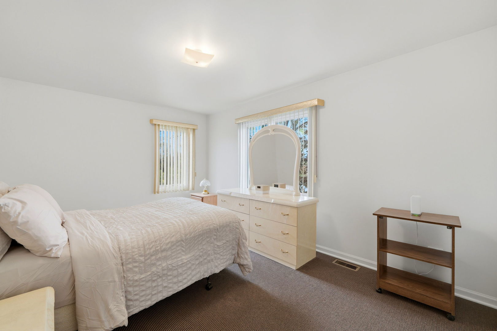 6916 W Forest Preserve Drive, Harwood Heights, IL 60706