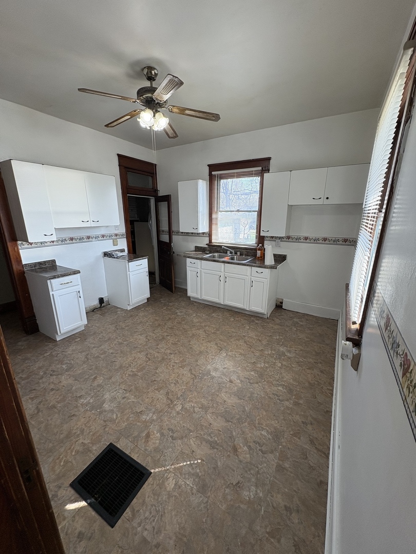 204 N Division Avenue, Polo, IL 61064