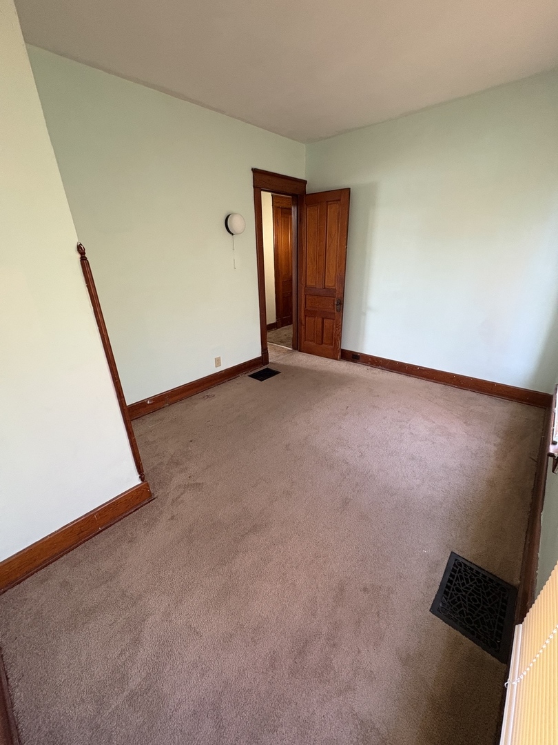 204 N Division Avenue, Polo, IL 61064