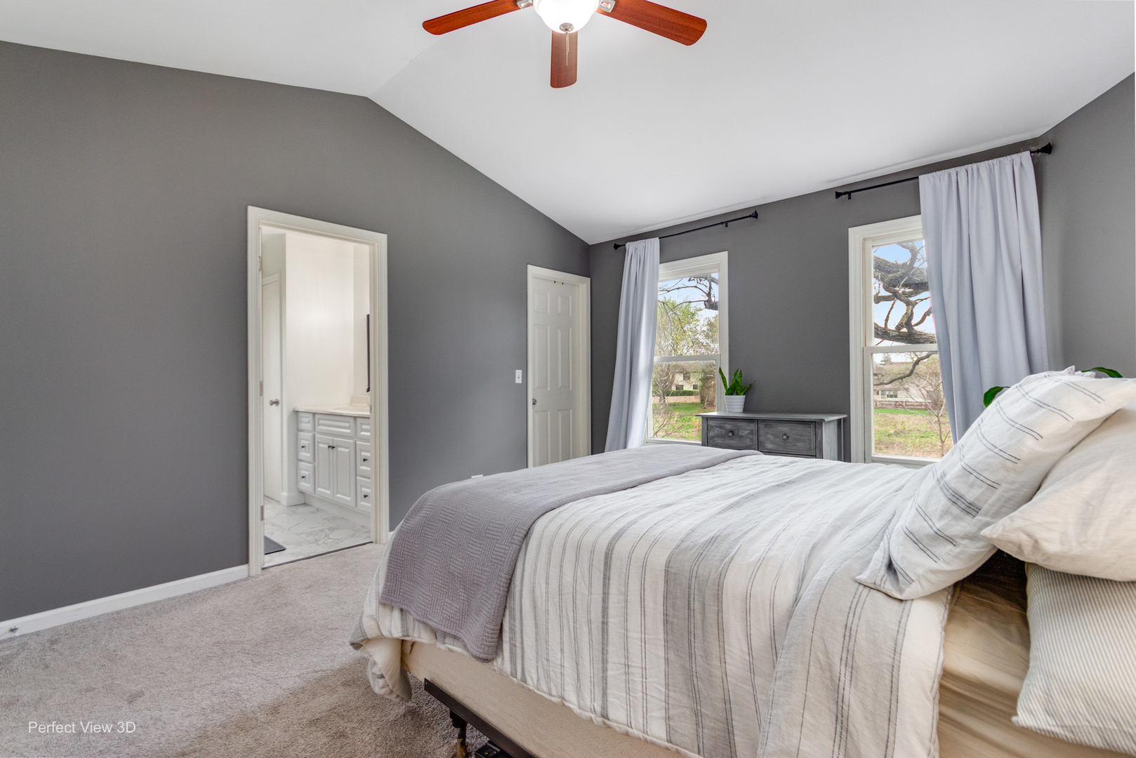 2011 Oak Tree Trail, Lake Villa, IL 60046