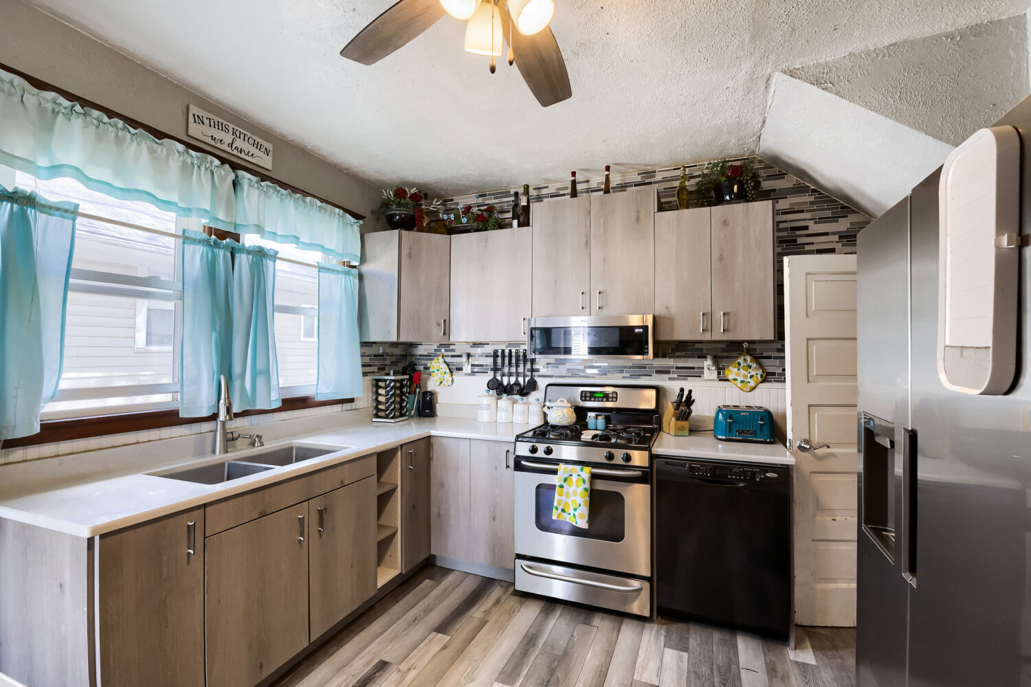 809 W Park Avenue, Joliet, IL 60436