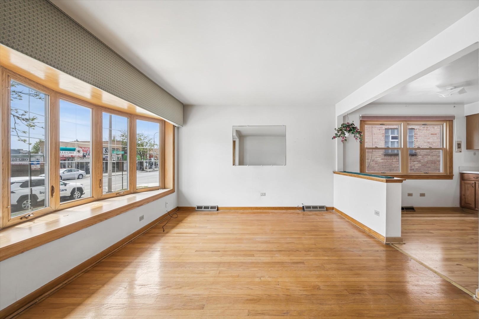 6520 W 63rd Street, Chicago, IL 60638