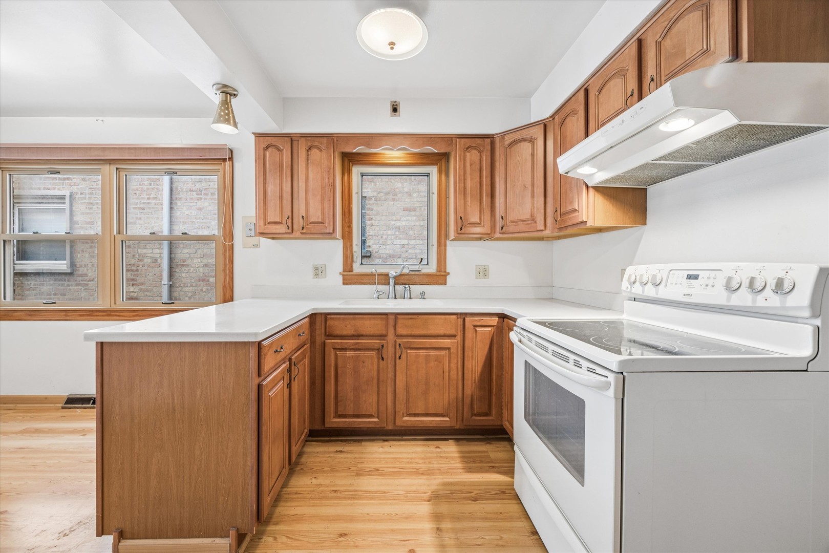 6520 W 63rd Street, Chicago, IL 60638