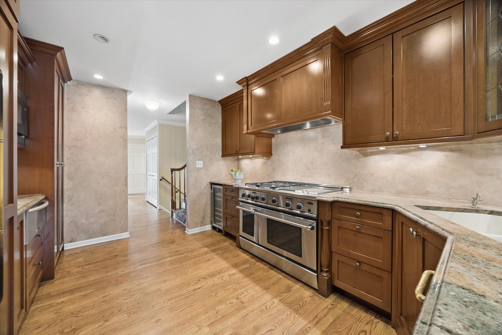 801 S Madison Street, Hinsdale, IL 60521