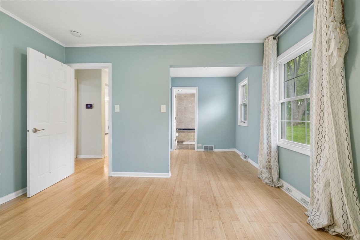 1635 Dun Lo Drive, Arlington Heights, IL 60004