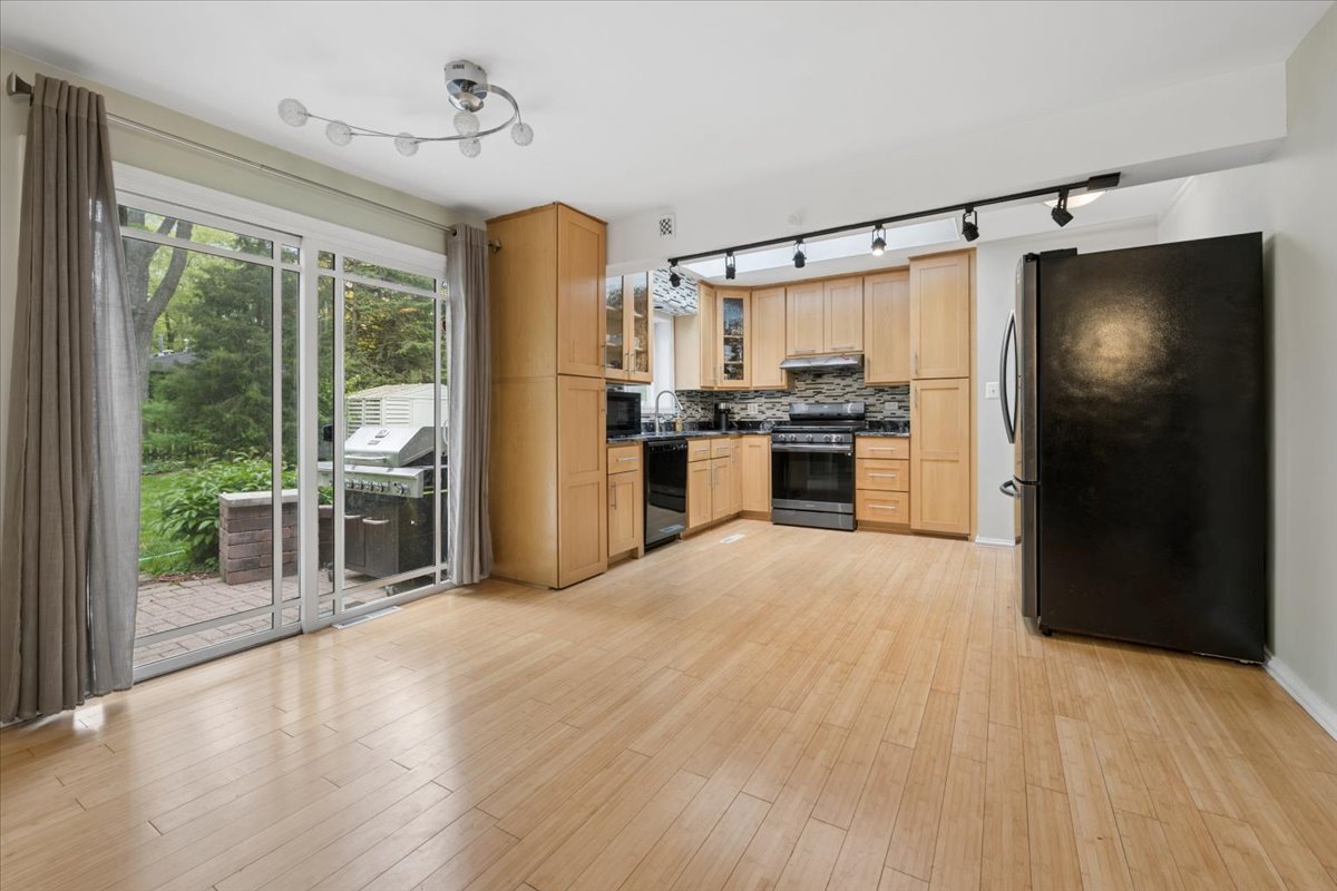 1635 Dun Lo Drive, Arlington Heights, IL 60004