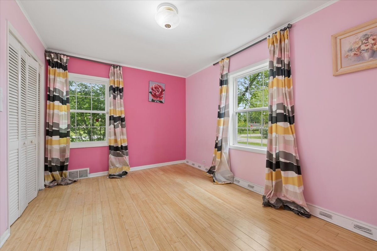 1635 Dun Lo Drive, Arlington Heights, IL 60004