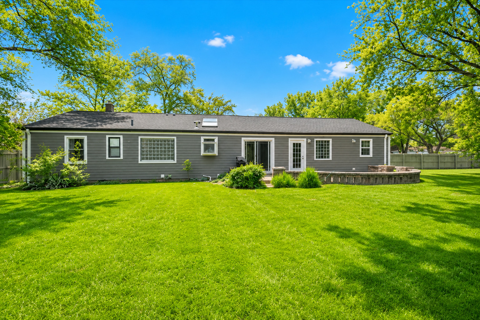 1635 Dun Lo Drive, Arlington Heights, IL 60004