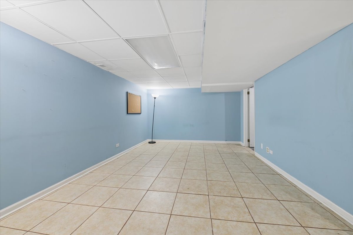 1635 Dun Lo Drive, Arlington Heights, IL 60004