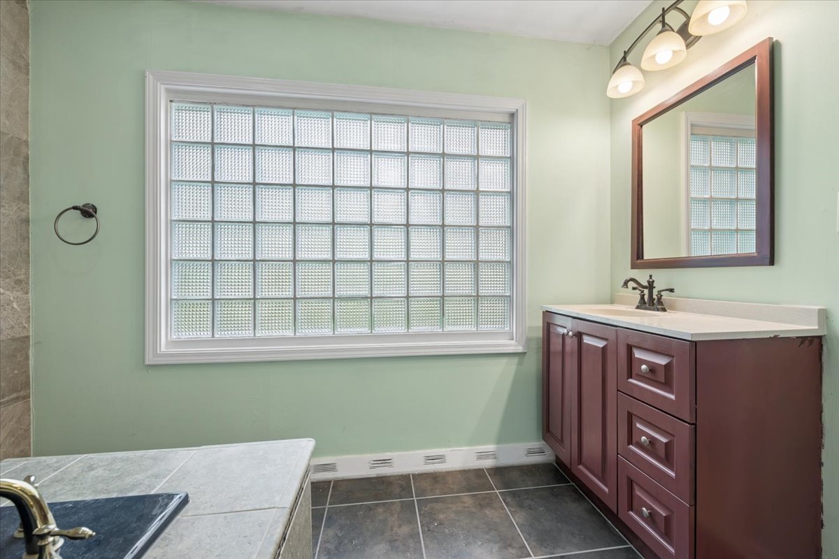 1635 Dun Lo Drive, Arlington Heights, IL 60004