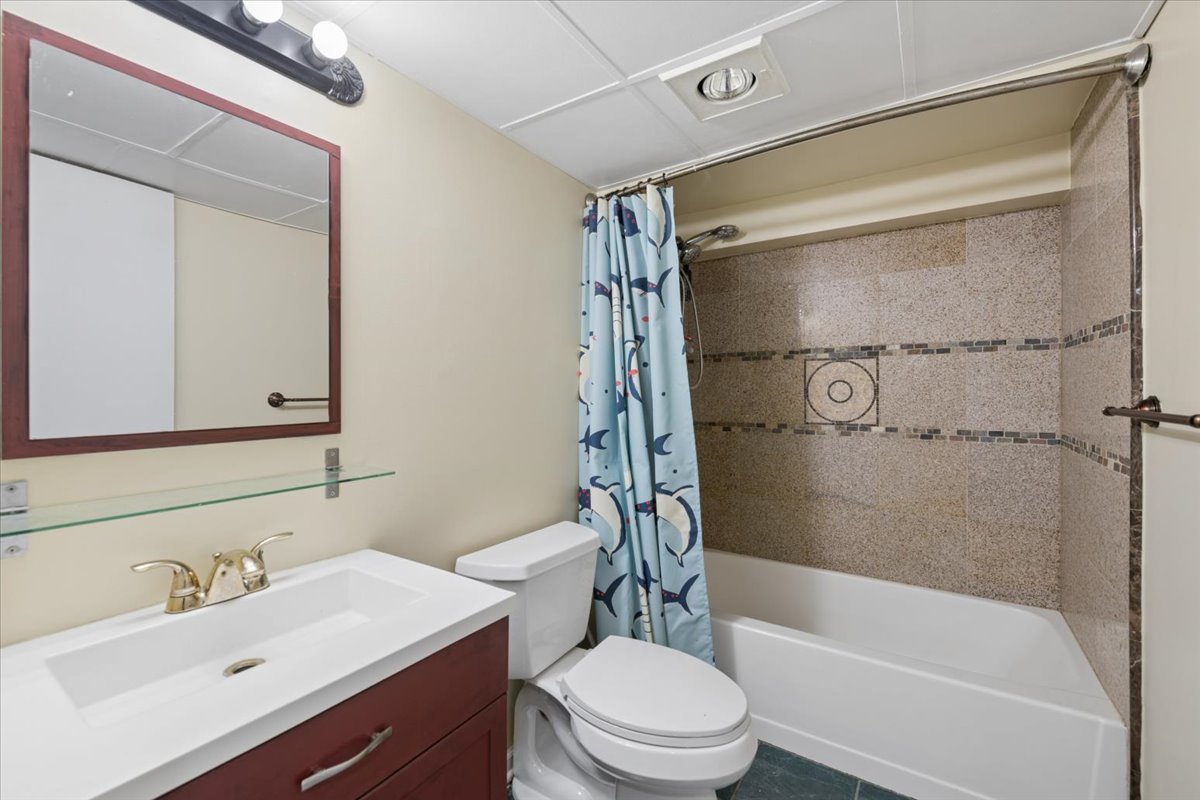 1635 Dun Lo Drive, Arlington Heights, IL 60004