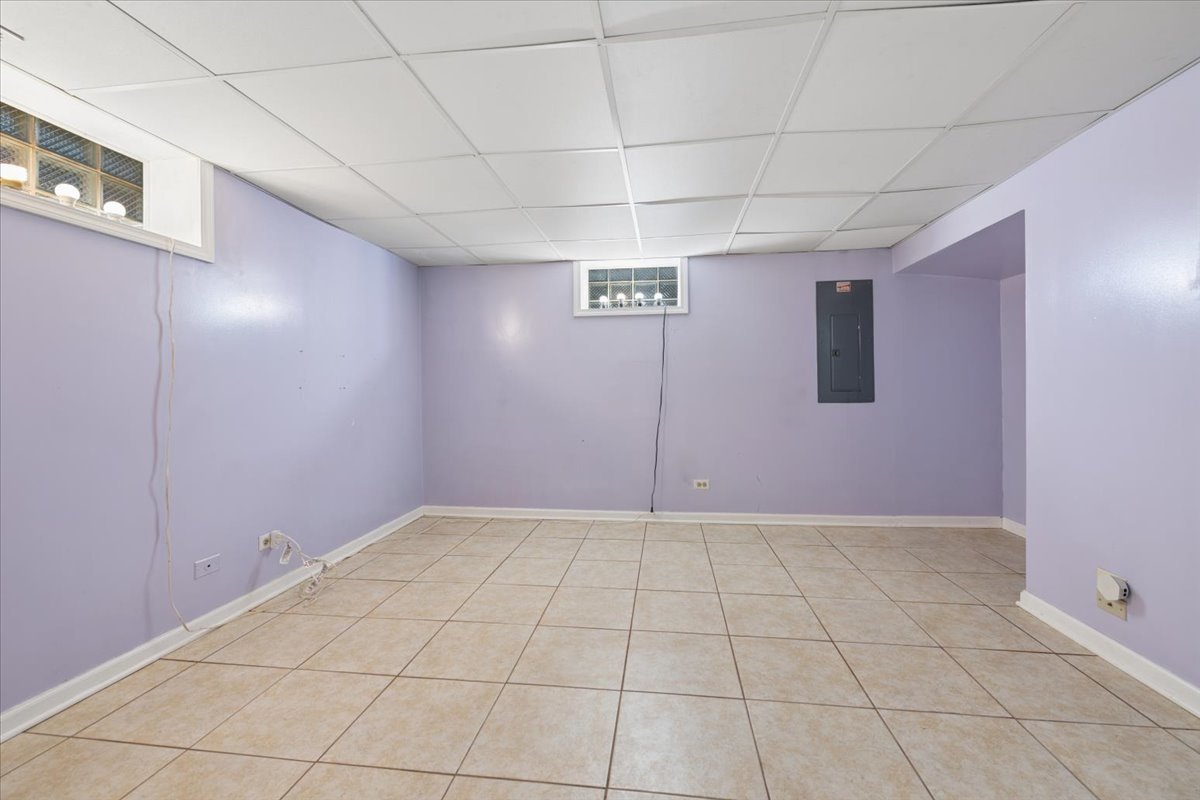 1635 Dun Lo Drive, Arlington Heights, IL 60004