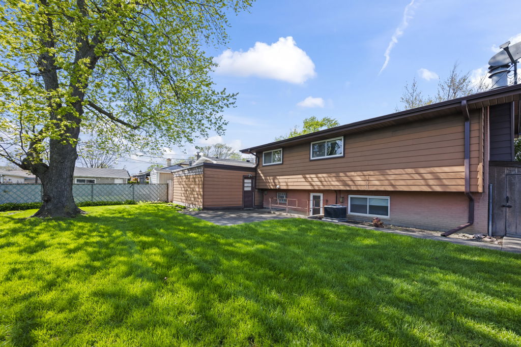 7909 Lake Street, Morton Grove, IL 60053