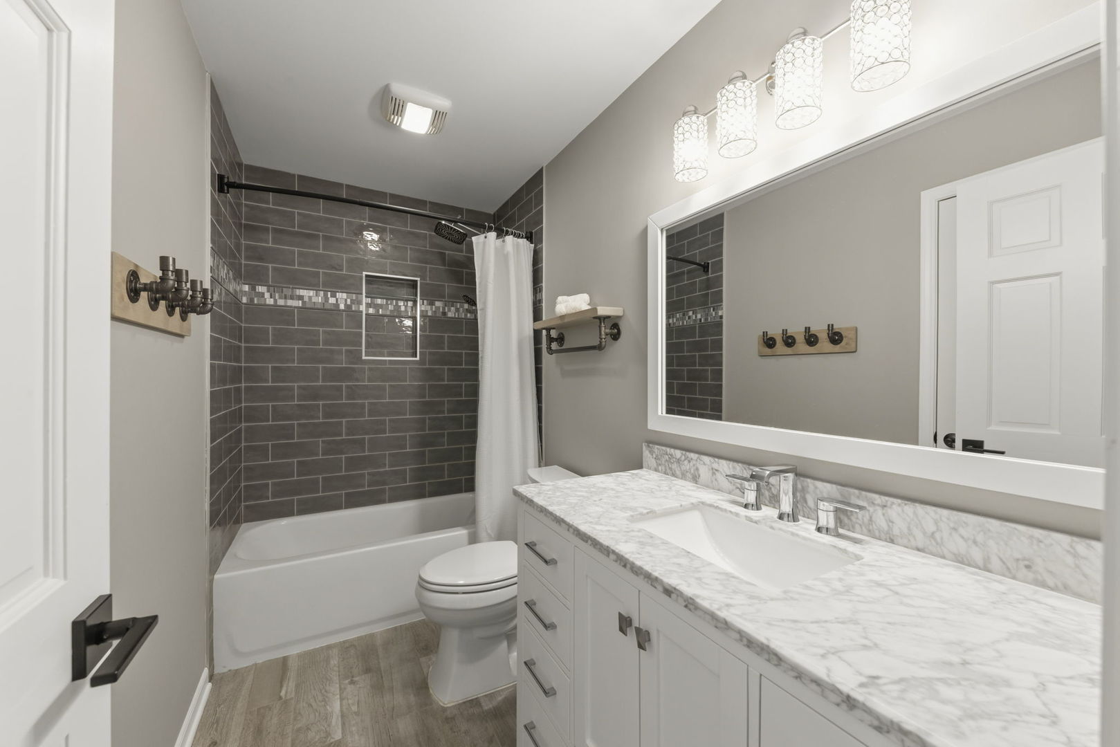 120 Rieser Circle, Naperville, IL 60565