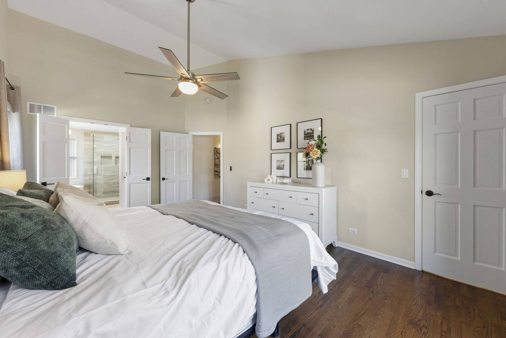 120 Rieser Circle, Naperville, IL 60565