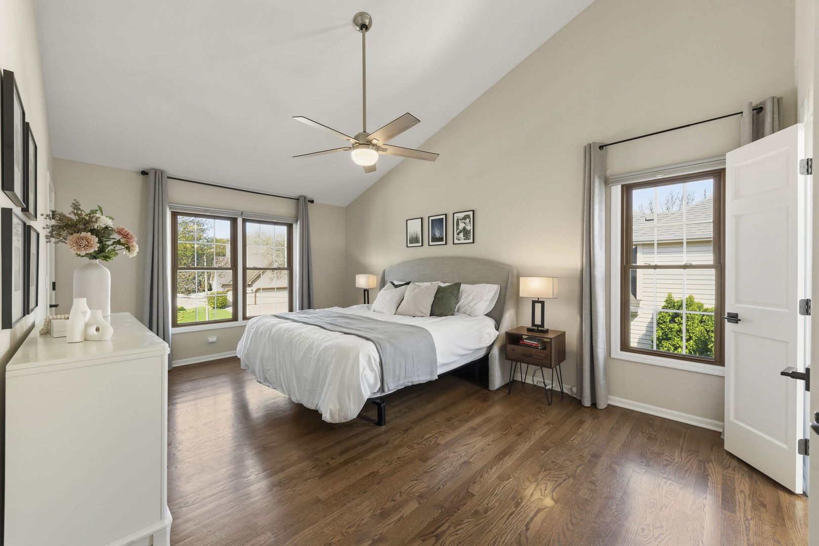 120 Rieser Circle, Naperville, IL 60565