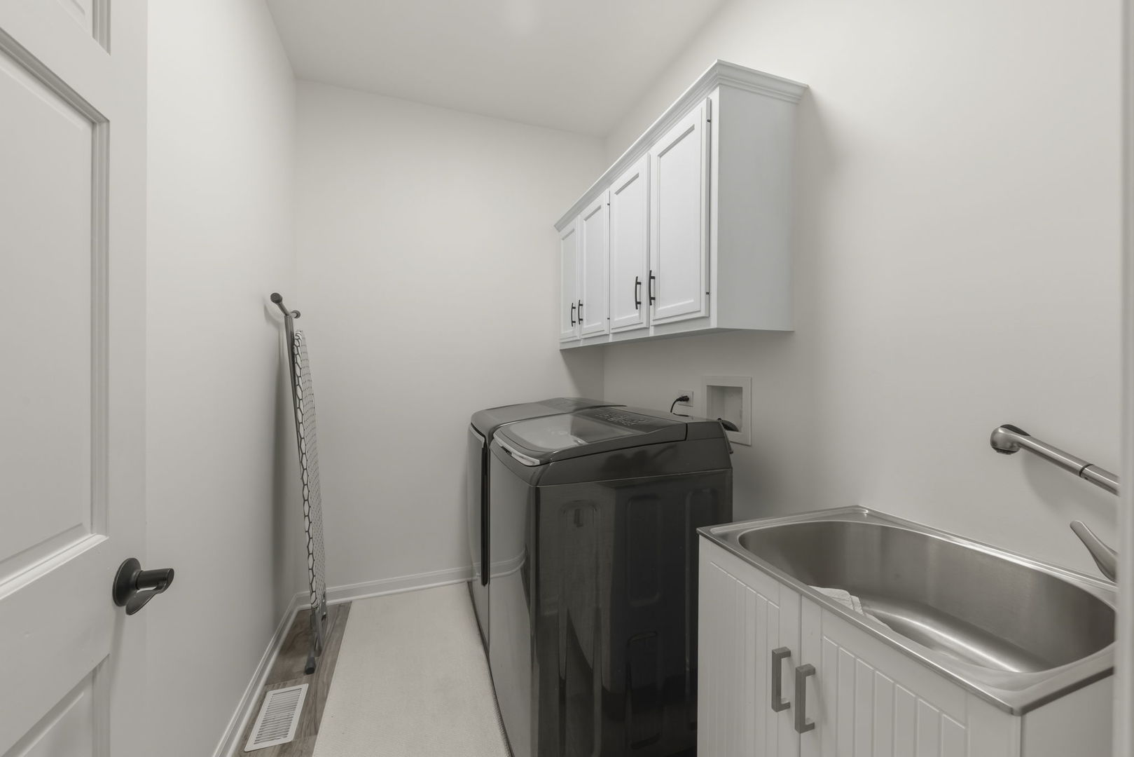 120 Rieser Circle, Naperville, IL 60565