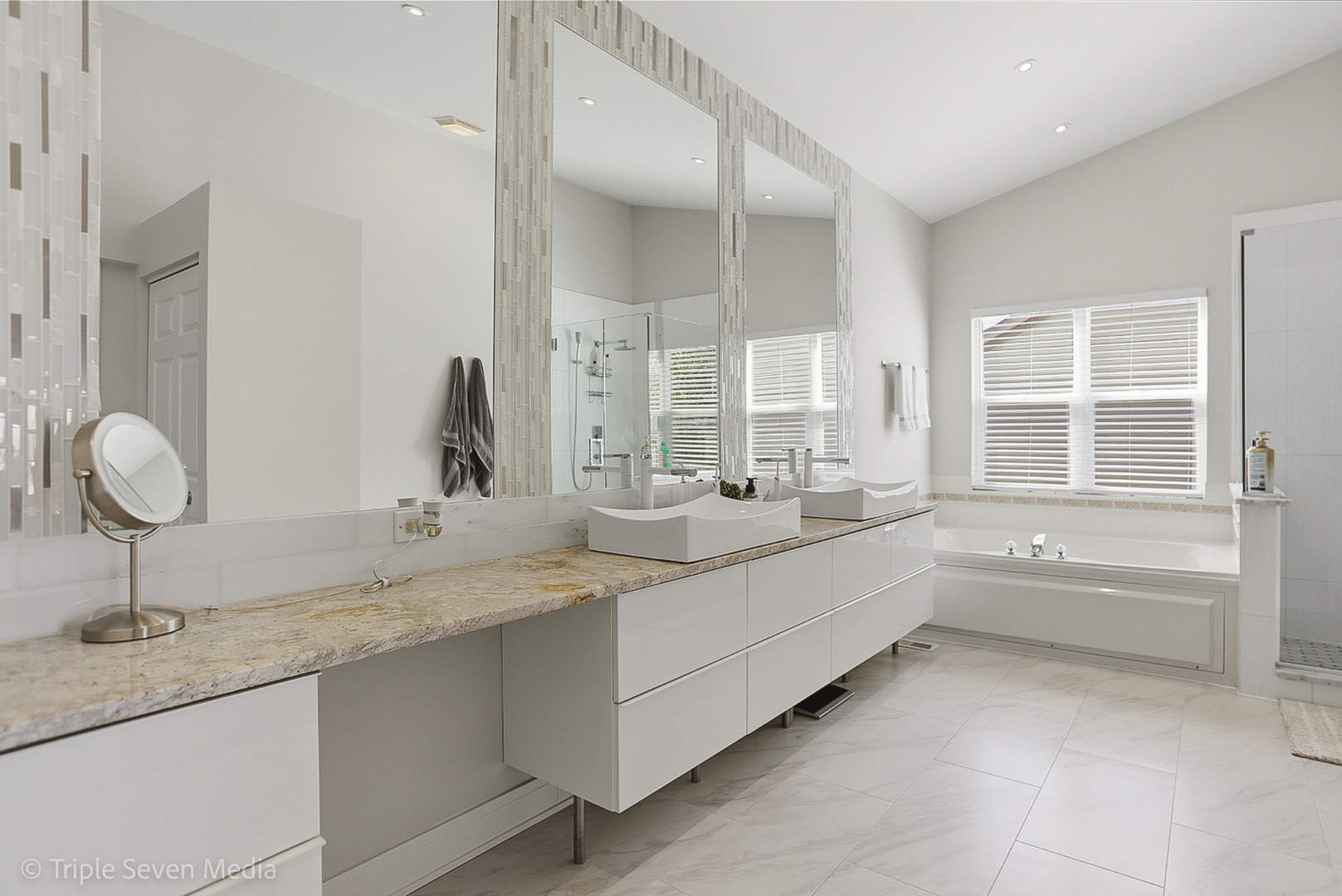 1260 White Chapel Lane, Algonquin, IL 60102