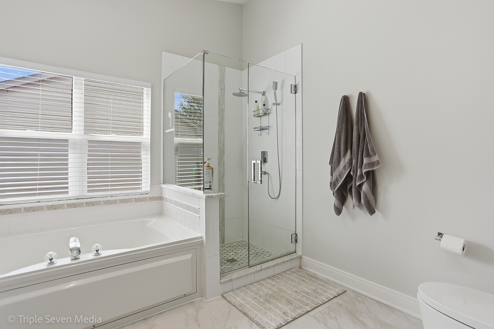 1260 White Chapel Lane, Algonquin, IL 60102