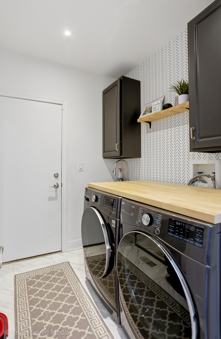 1260 White Chapel Lane, Algonquin, IL 60102