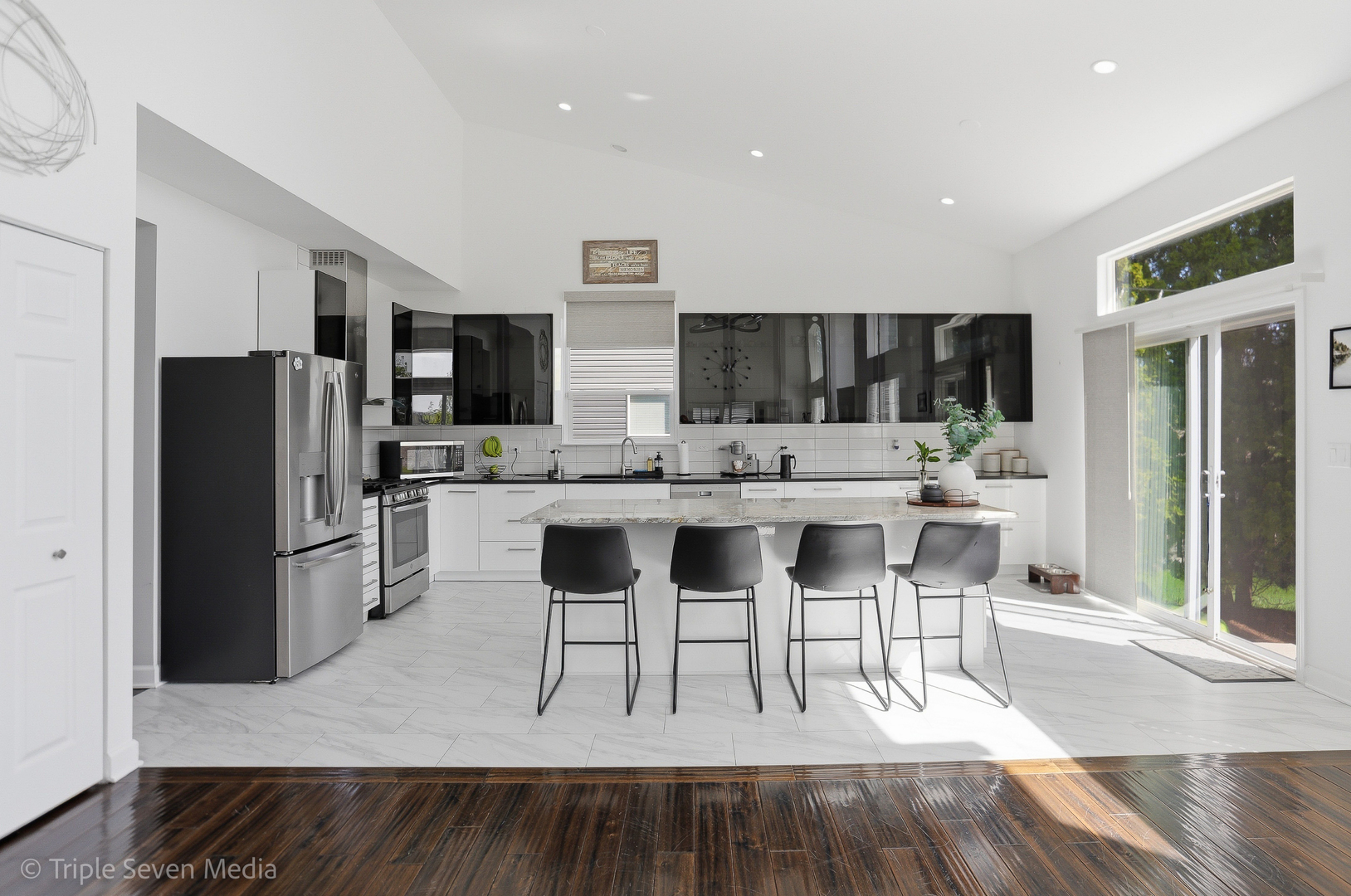 1260 White Chapel Lane, Algonquin, IL 60102