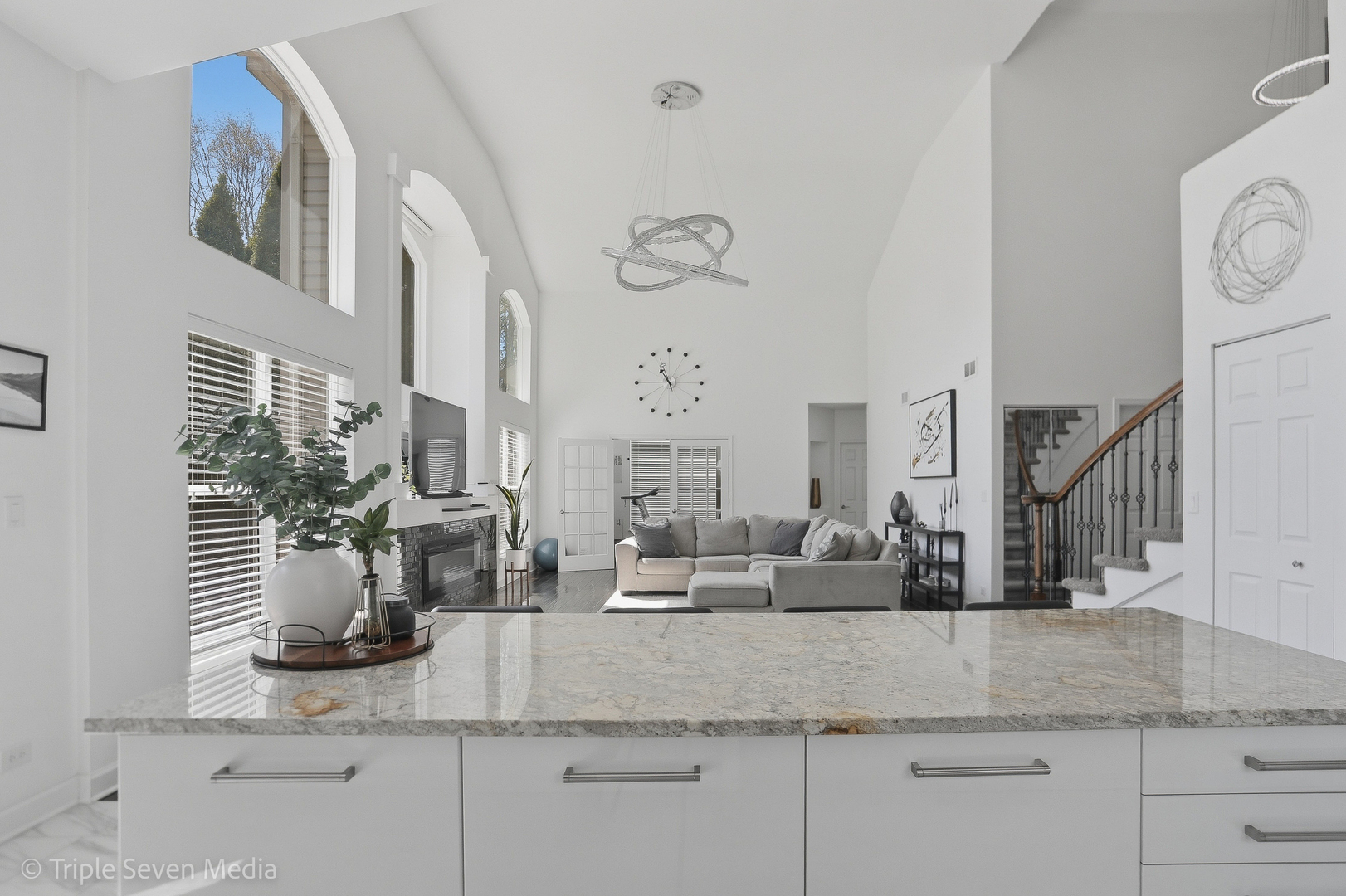 1260 White Chapel Lane, Algonquin, IL 60102