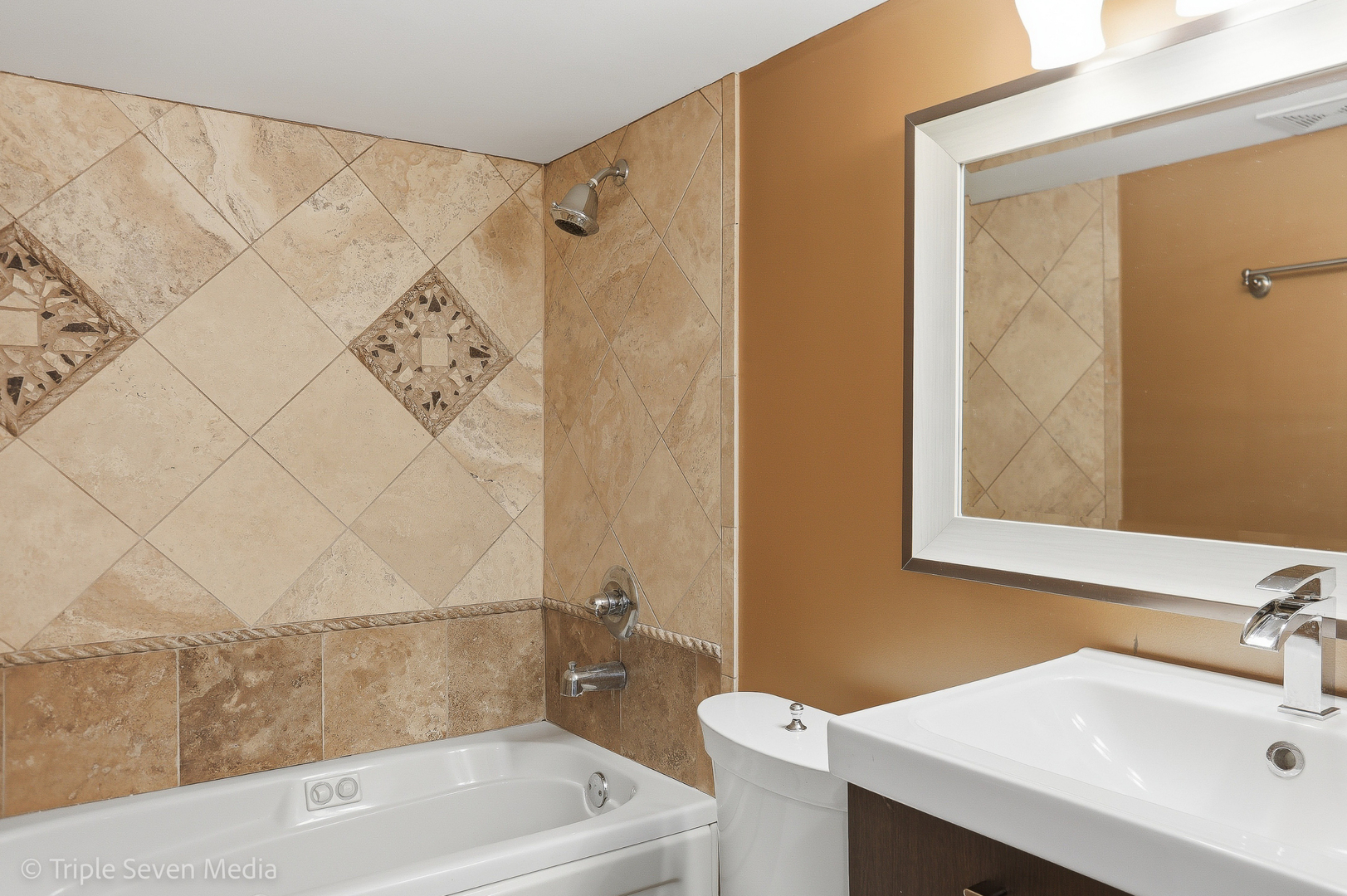 1260 White Chapel Lane, Algonquin, IL 60102