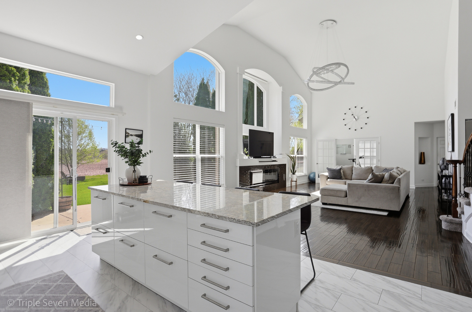 1260 White Chapel Lane, Algonquin, IL 60102