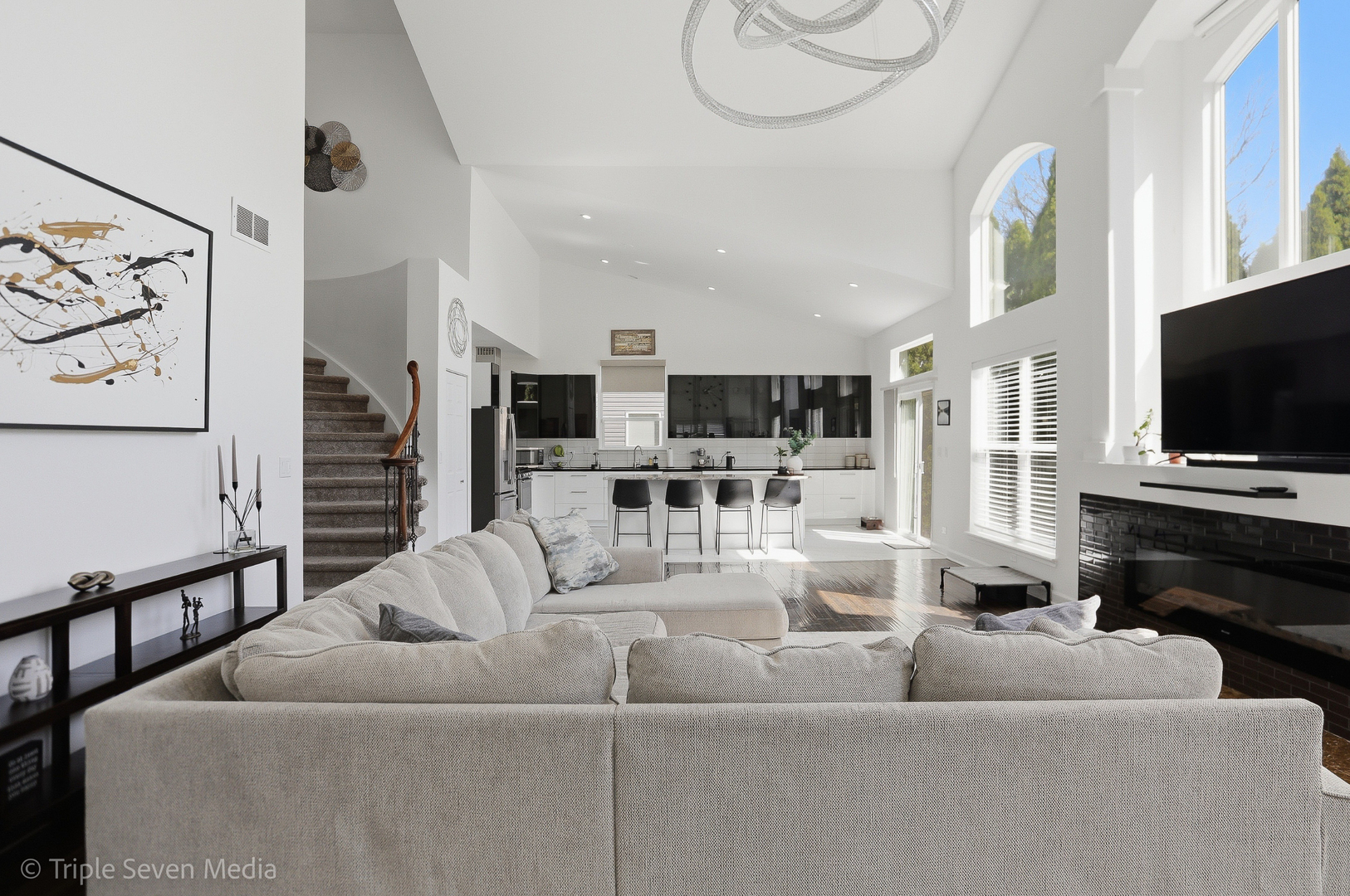 1260 White Chapel Lane, Algonquin, IL 60102