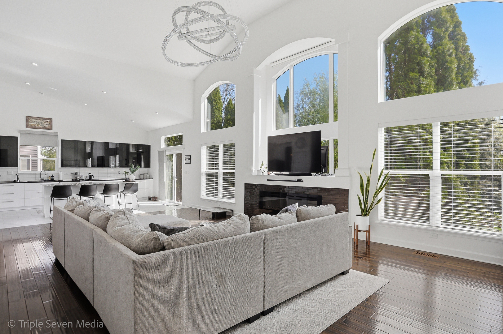 1260 White Chapel Lane, Algonquin, IL 60102