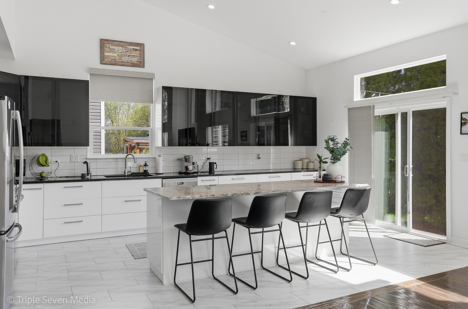 1260 White Chapel Lane, Algonquin, IL 60102