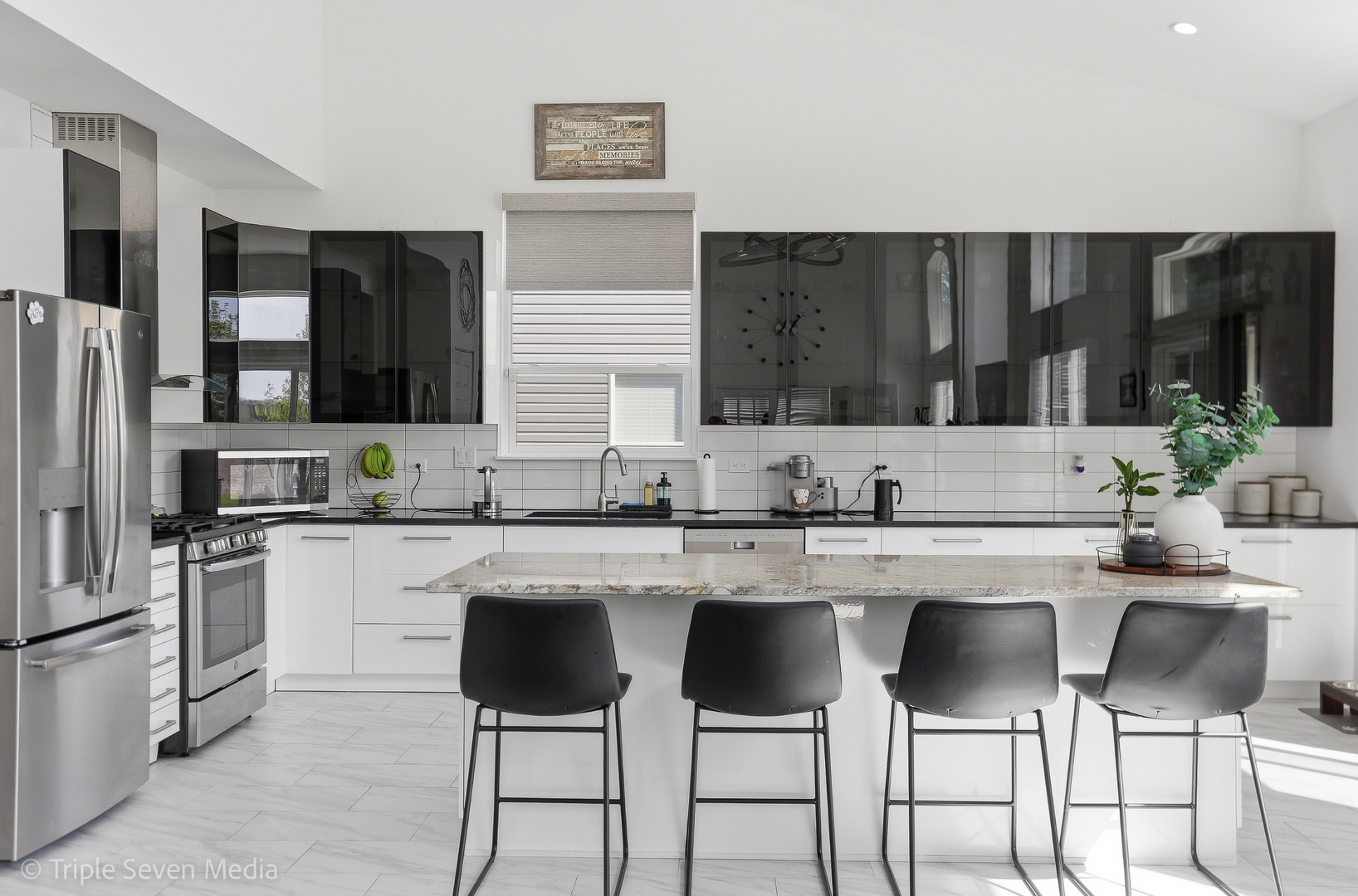 1260 White Chapel Lane, Algonquin, IL 60102