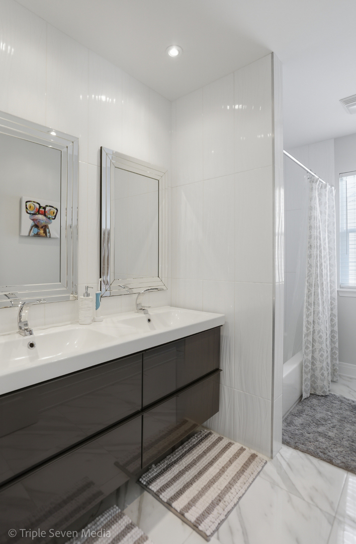 1260 White Chapel Lane, Algonquin, IL 60102