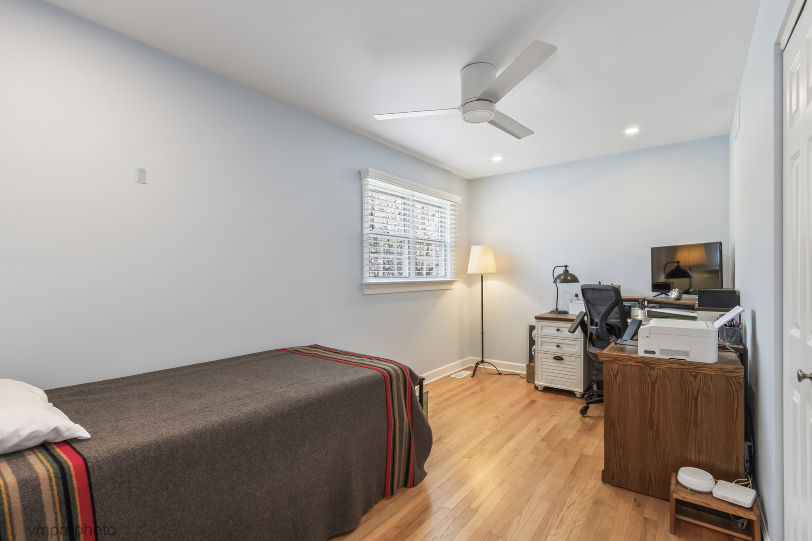 901 Crestfield Avenue, Libertyville, IL 60048