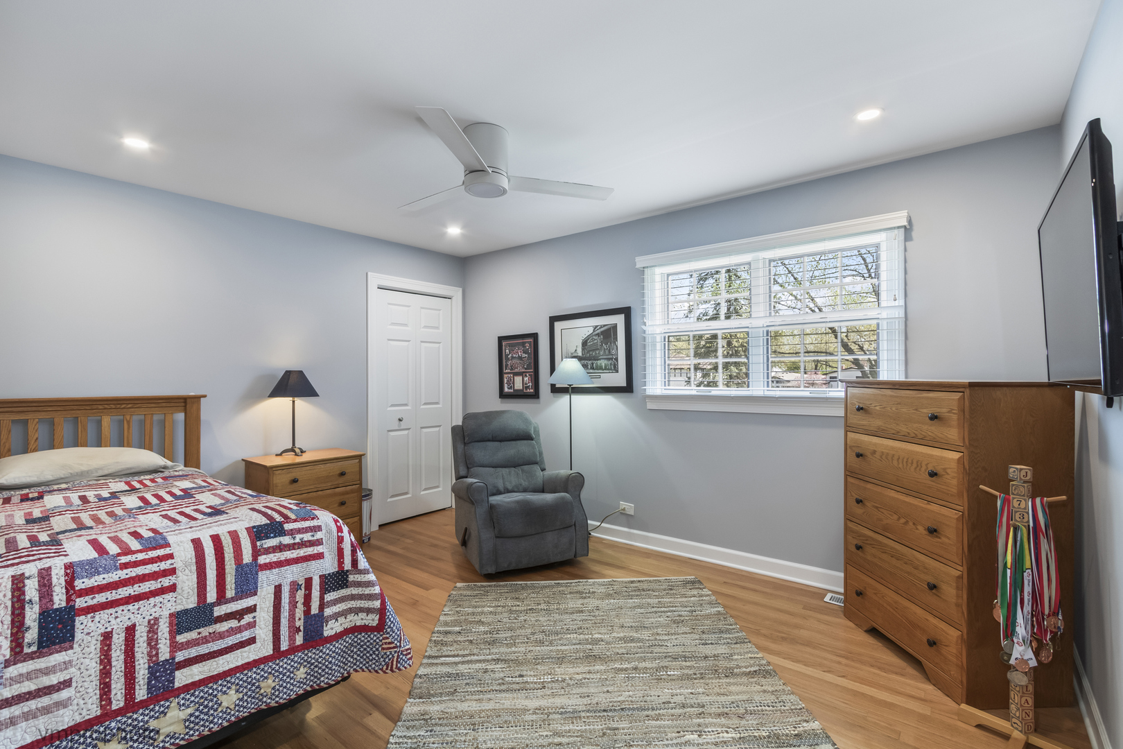 901 Crestfield Avenue, Libertyville, IL 60048